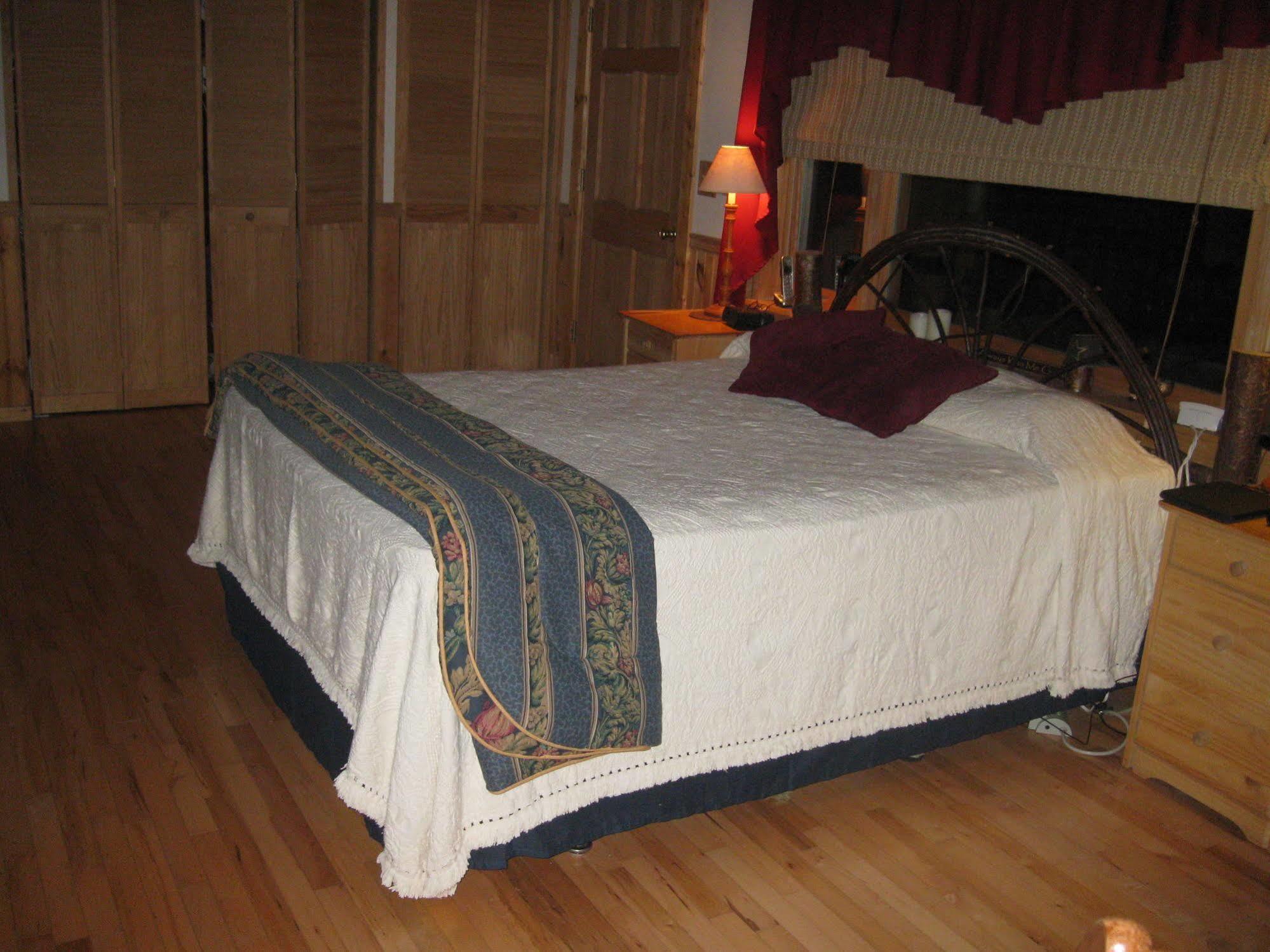 Buffalo Creek Bed And Breakfast Робинсвил Екстериор снимка